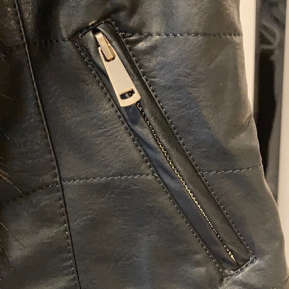 Vest - Picture 3 of 4